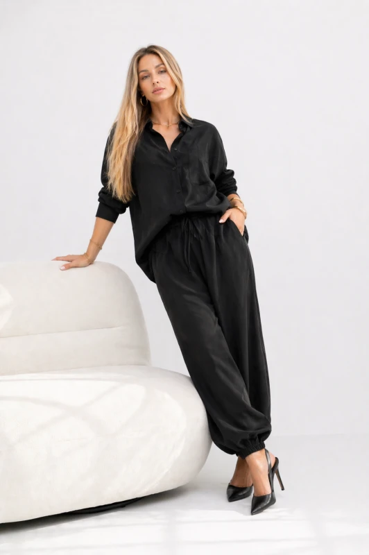 Estera black 4.png