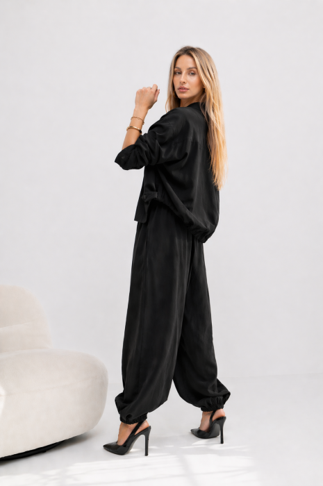 Estera black 3.png