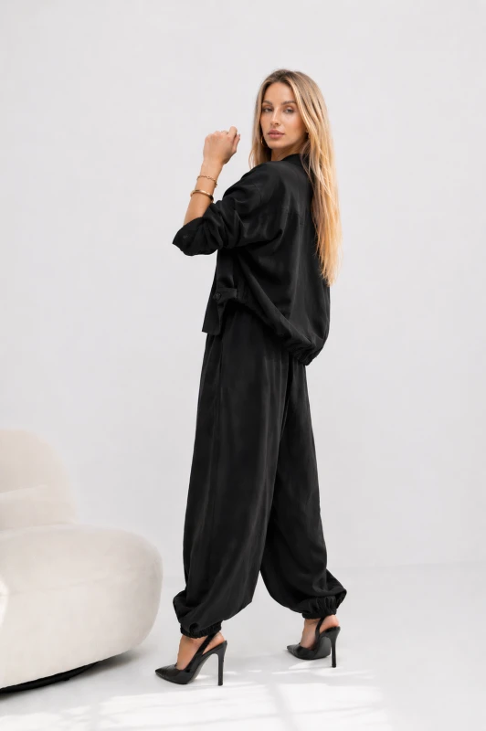 Estera black 3.png