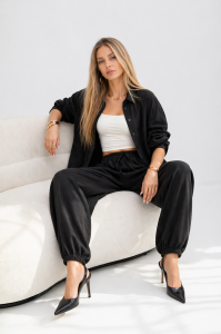 Estera black 2.png