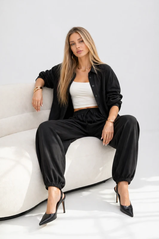 Estera black 2.png