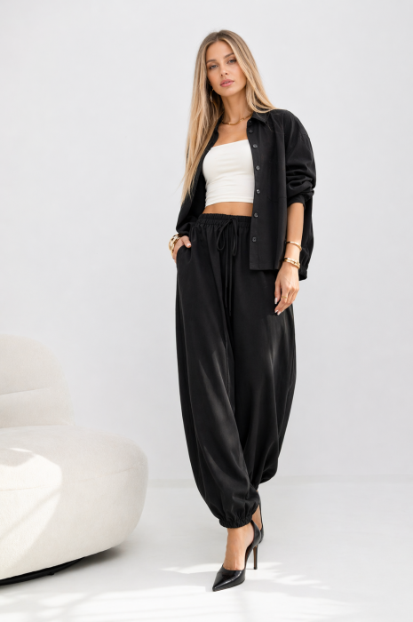 Estera black 1.png
