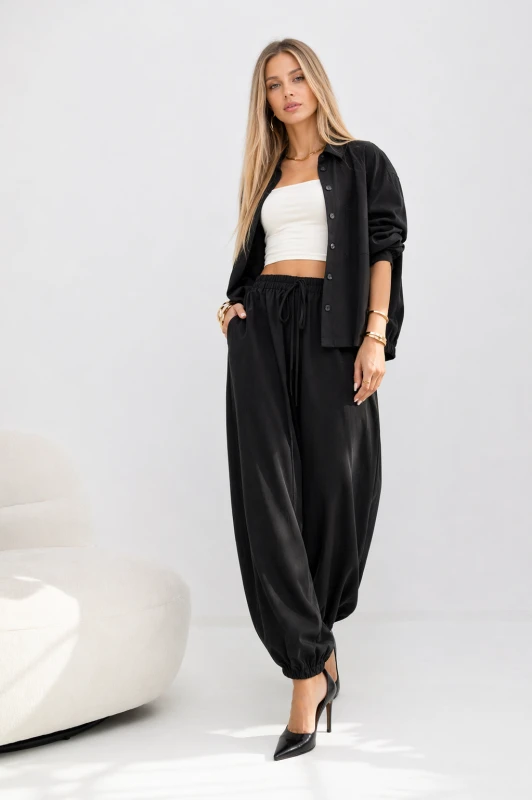 Estera black 1.png